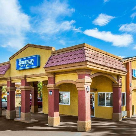 Rodeway Inn & Suites Корона Экстерьер фото