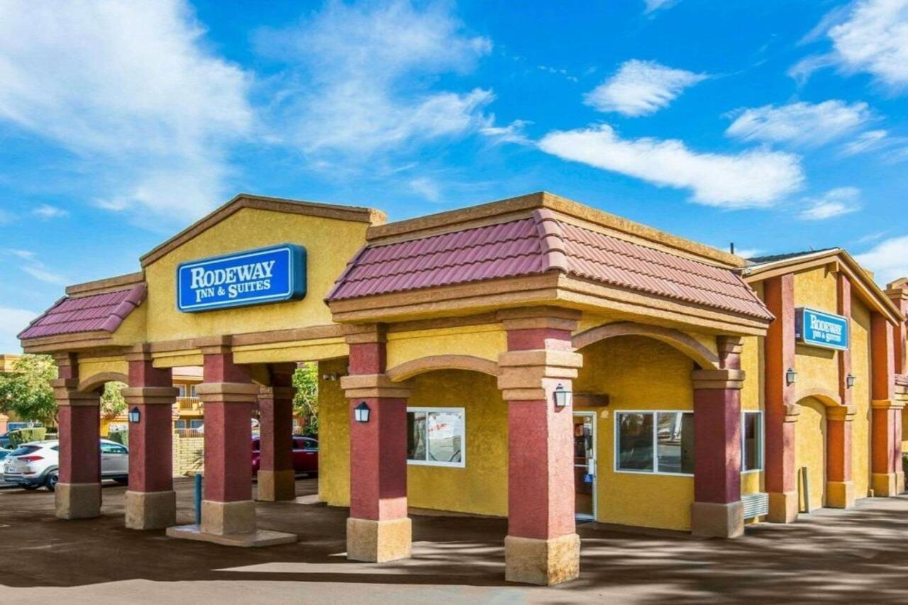 Rodeway Inn & Suites Корона Экстерьер фото